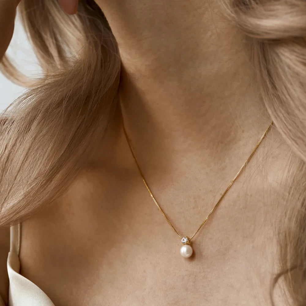 Classic Pearl Pendant Necklace