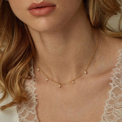 Chic Pearl Necklace