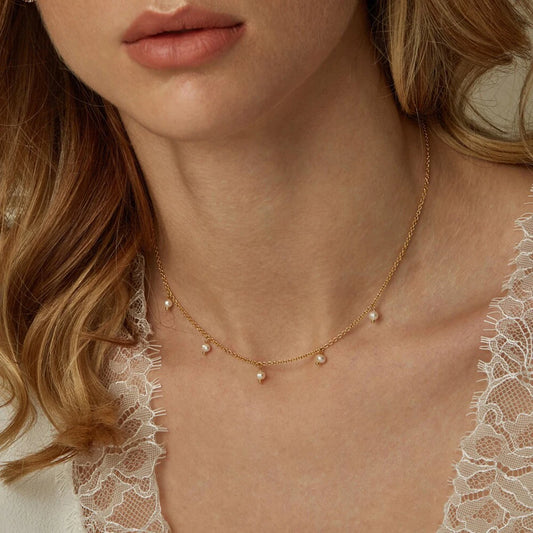 Chic Pearl Necklace