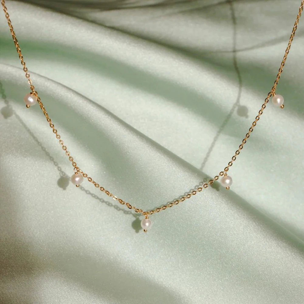 Chic Pearl Necklace